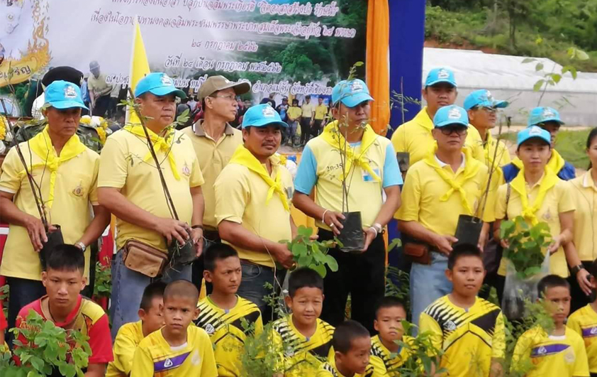 สวพส.ห้วยก้างปลาร่วมปลูกป่าเฉลิมพระเกียรติพระบาทสมเด็จพระปรเมนทรรามาธิบดีศรีสินทรมหาวชิราลงกรณฯพระวชิรเกล้าเจ้าอยู่หัว