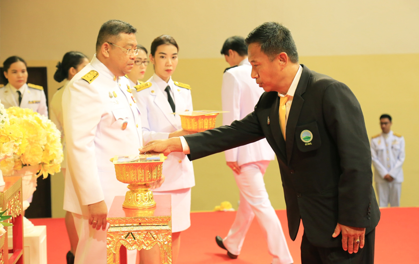พิธีรับพระราชทานพระบรมฉายาลักษณ์พระบาทสมเด็จพระเจ้าอยู่หัว