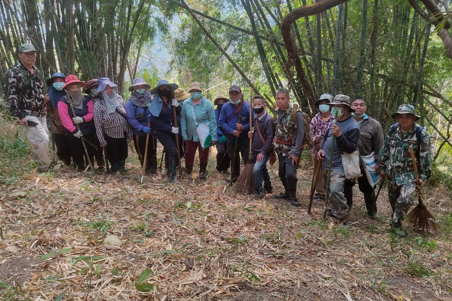 แม่สลอง ผนึกกำลัง 6 ชุมชน ทำแนวกันไฟและฝายชะลอน้ำ ลดปัญหาไฟป่า PM 2.5