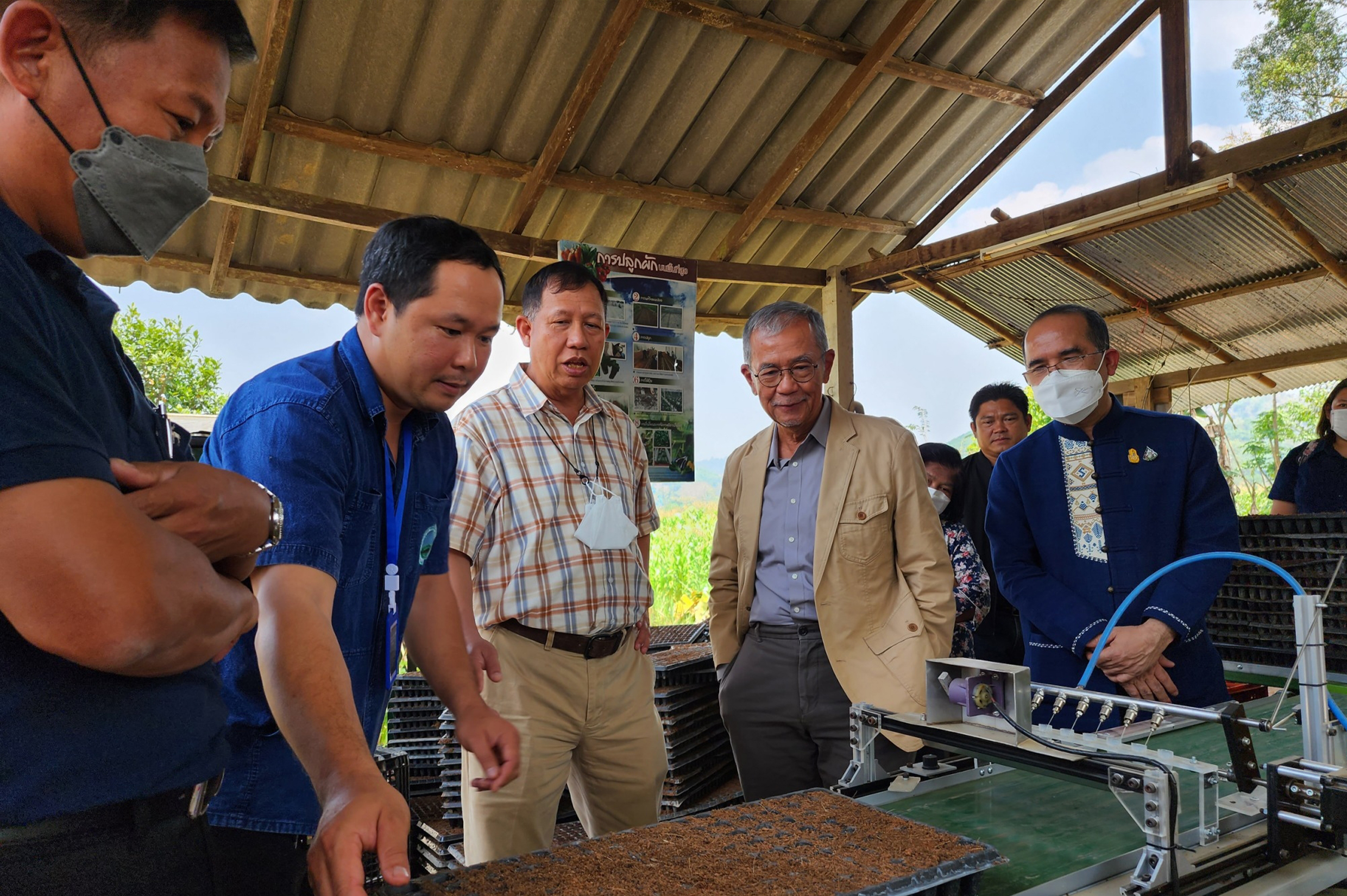 ลงพื้นที่ขับเคลื่อนงานสู่วิถีเกษตรตามแนวทางโครงการหลวง