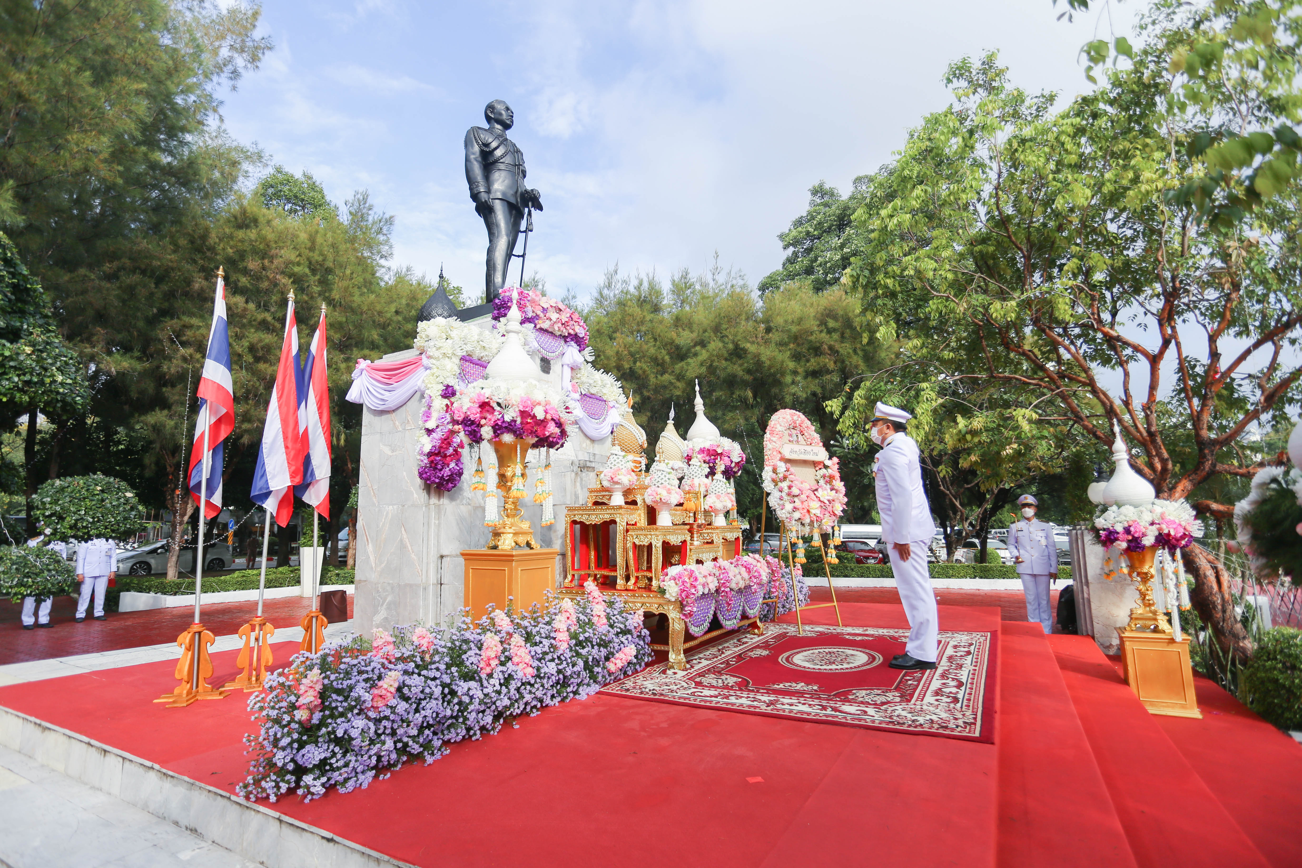 สวพส.ร่วมพิธีวางพวงมาลาน้อมรำลึกถึงพระมหากรุณาธิคุณร.5